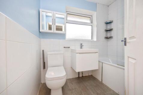 Chichester Close 3 BATHROOM 2.jpeg