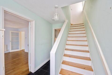Chichester Close 3 ENTRANCE HALL.jpeg