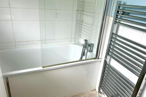 Chichester Close 3 bathroom.jpg