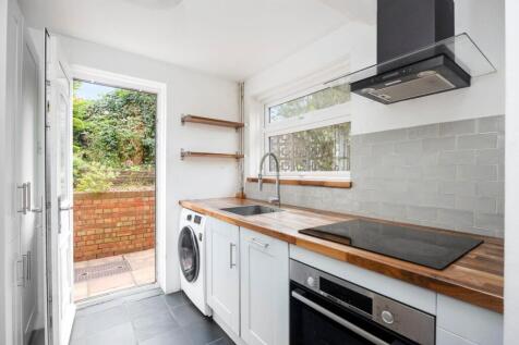 Chichester Close 3 KITCHEN.jpeg