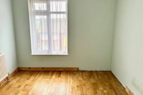 Chichester Close 3 Bed 3.jpg