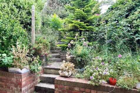 Chichester Close 3 garden.jpg