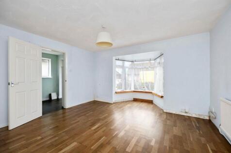 Chichester Close 3 LOUNGE 2.jpeg