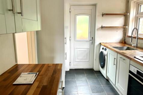 Chichester Close 3 kitchen.jpg