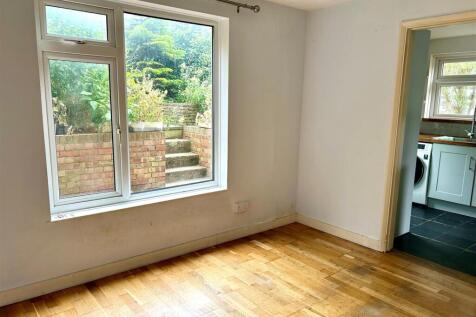 Chichester Close 3 dining room.jpg