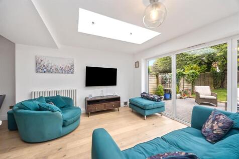 Fallowfield Cresecent 30 LIVING ROOM.jpeg