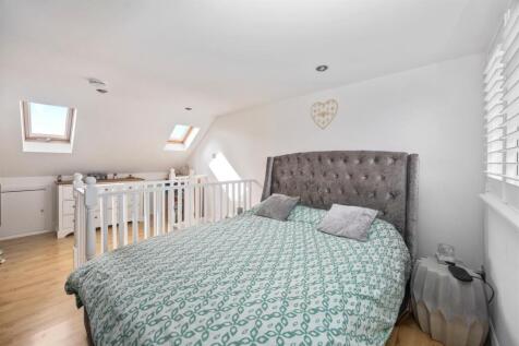 Fallowfield Cresecent 30 BEDROOM MASTER 2.jpeg