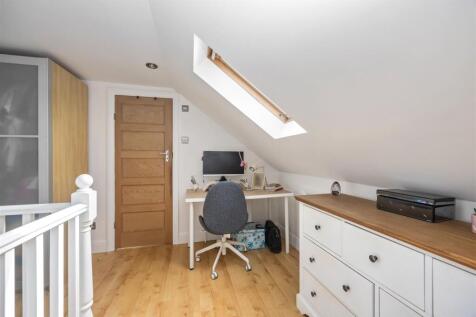 Fallowfield Cresecent 30 BEDROOM MASTER 3.jpeg