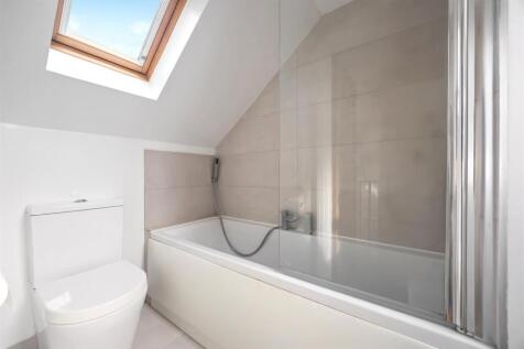 Fallowfield Cresecent 30 EN SUITE.jpeg