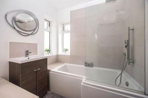 Fallowfield Cresecent 30 BATHROOM.jpeg