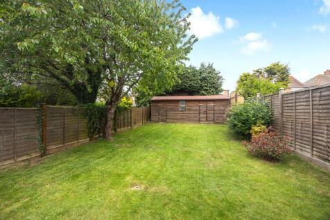 Fallowfield Cresecent 30 GARDEN LAWN.jpeg