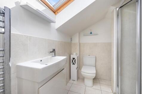 Hangleton Valley Drive 155 en suite.jpeg