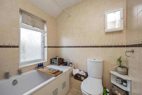 Stapley Road 44 BATHROOM2.jpeg