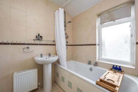 Stapley Road 44 BATHROOM.jpeg