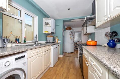 Poplar Avenue 38 kitchen.jpeg