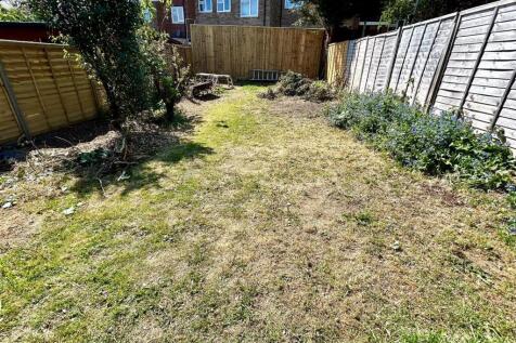 Poplar Avenue 38 garden May 25.jpg