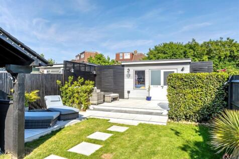 Upper Kingston Lane 6 GARDEN ROOM.jpeg