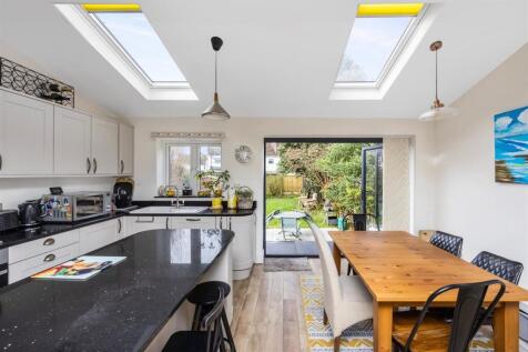 Elm Drive  OPEN PLAN KITCHEN.jpeg