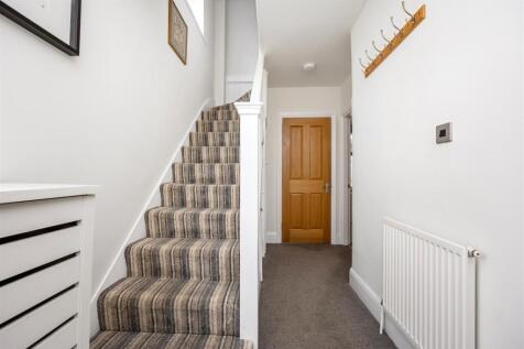 Elm Drive  ENTRANCE HALL.jpeg
