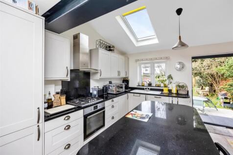 Elm Drive KITCHEN 2.jpeg
