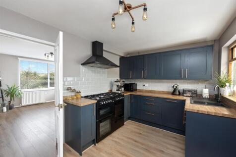 Dean Close 50 KITCHEN TO LOUNGE.jpeg