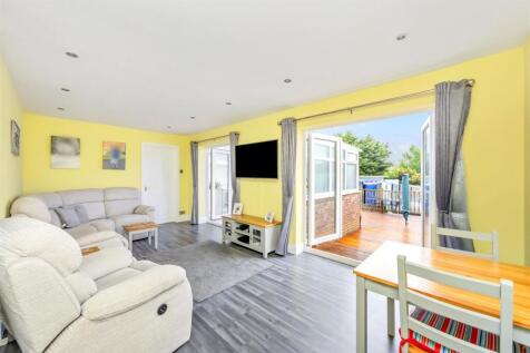 Hangleton Way 276 LOUNGE.jpeg