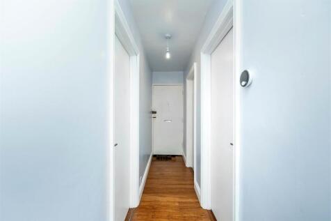 Hassocks Lodge 16 HALLWAY.jpeg
