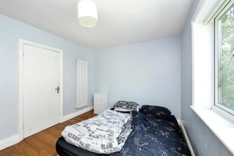Hassocks Lodge 16 BEDROOMA.jpeg
