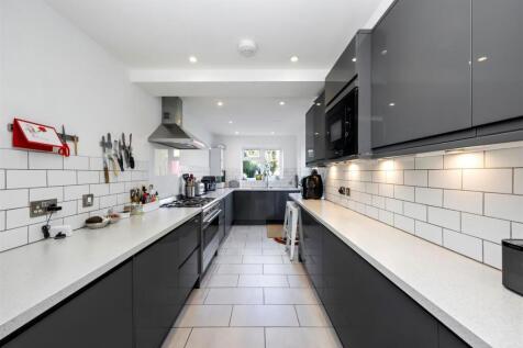 Elm Drive 9 KITCHEN.jpeg