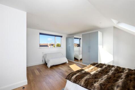 Elm Drive 9 TOP BEDROOM.jpeg