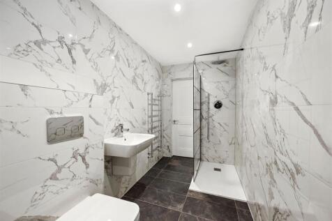 Lansdowne Place 76a BATHROOM 1.jpeg