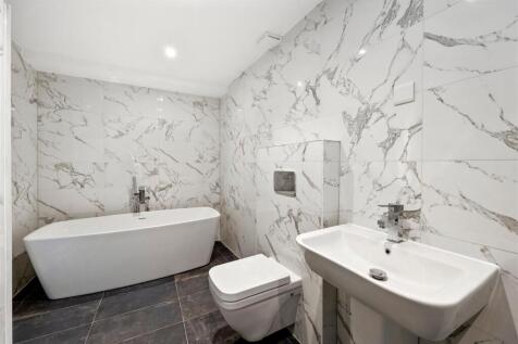 Lansdowne Place 76a BATHROOM.jpeg