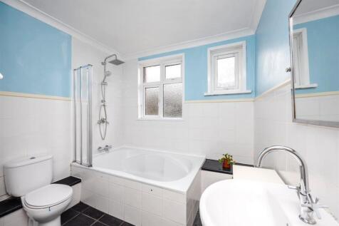 Hangleton Road 85 BATHROOM.jpeg