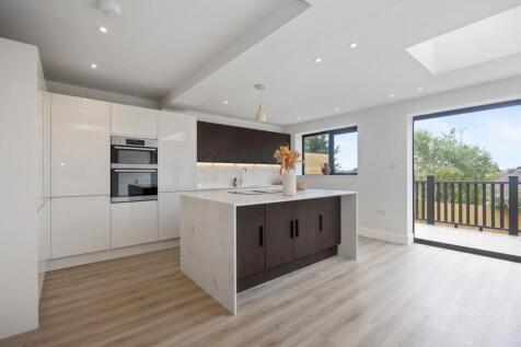Gleton Avenue 15 KITCHEN 2.jpeg