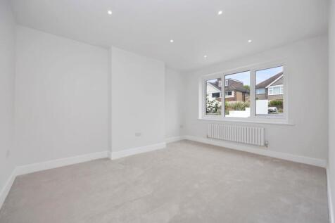 Gleton Avenue 15 FRONT ROOM.jpeg