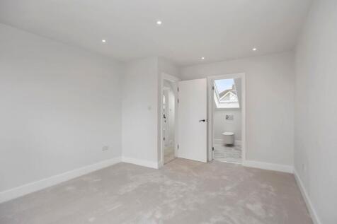 Gleton Avenue 15 BEDROOM EN SUITE.jpeg