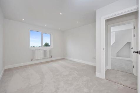 Gleton Avenue 15. ROOM.jpeg