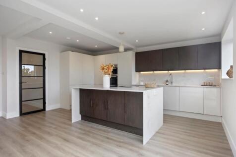 Gleton Avenue 15 KITCHEN 1.jpeg