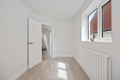 Gleton Avenue 15 BED.jpeg