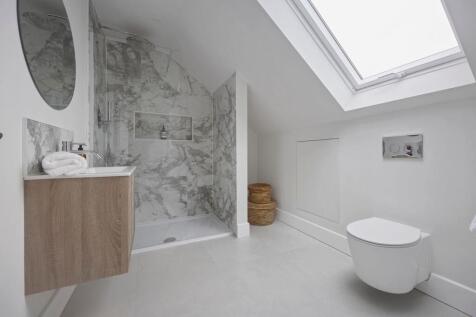 Gleton Avenue 15 SHOWER ROOM 2.jpeg
