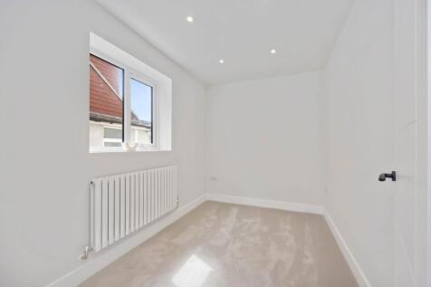 Gleton Avenue 15 BED 3.jpeg