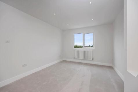 Gleton Avenue 15 BEDROOM.jpeg