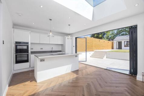 Applesham Avenue 51 KITCHEN TO GARDEN 2.jpeg
