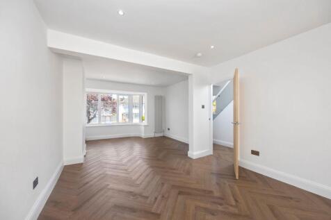 Applesham Avenue 51 THROUGH LOUNGE.jpeg