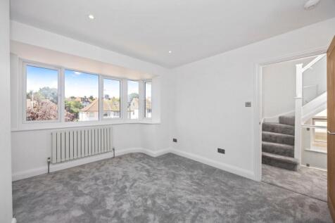 Applesham Avenue 51 BEDROOM 2 TO LANDING.jpeg