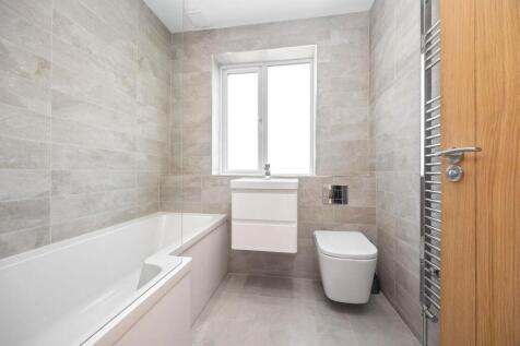 Applesham Avenue 51 BATHROOM2.jpeg