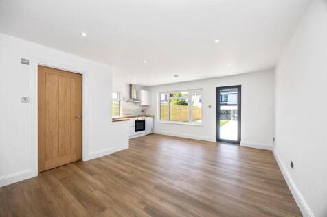 Applesham Avenue 51 COTTAGE LIVING SPACE 2.jpeg