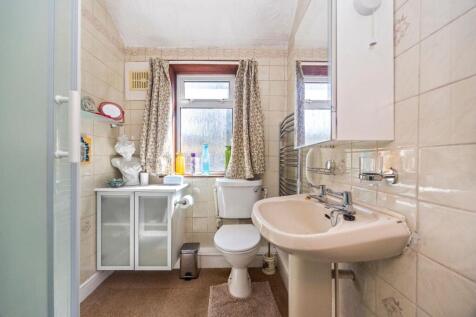 Southdown Road 9 BATHROOM.jpeg