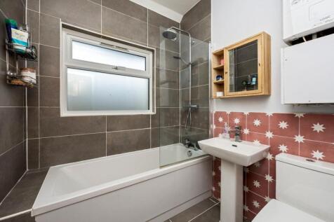 Hangleton Road 6 BATHROOM.jpeg