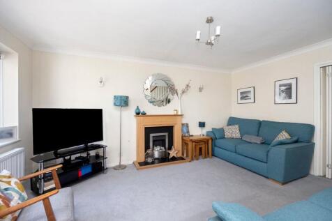 Henge Way 6 LOUNGE4.jpeg